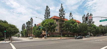 301 East Verdugo Ave in Burbank, CA - Foto de edificio - Building Photo