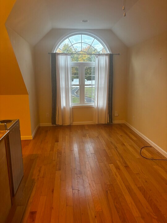4 Ledgewood Ln in Epping, NH - Building Photo
