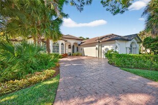 2229 Goshawk Ct in Naples, FL - Building Photo