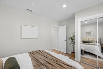 1745 W 39th St in Los Angeles, CA - Foto de edificio - Building Photo