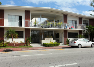 Waterview Apartments in North Miami Beach, FL - Building Photo - Building Photo