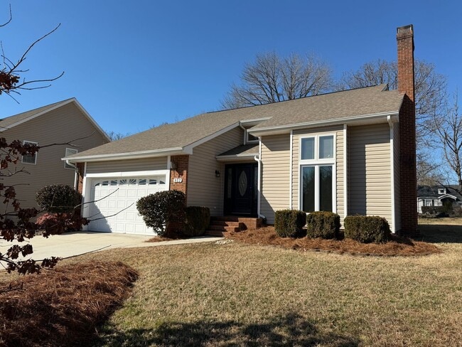 812 Westwood Dr in Elon, NC - Building Photo - Building Photo