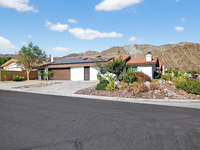 property at 52275 Avenida Vallejo