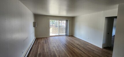 2230 S Goebbert Rd in Arlington Heights, IL - Foto de edificio - Building Photo