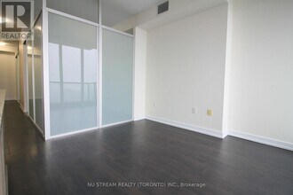 426 University Ave in Toronto, ON - Building Photo - Building Photo