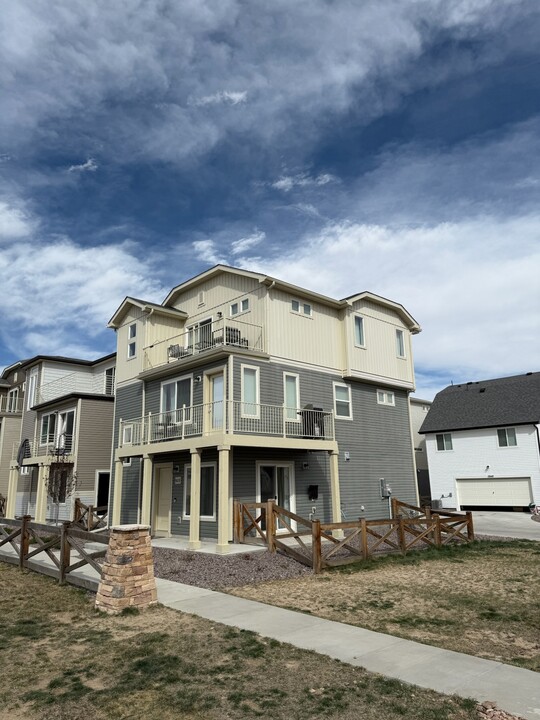 5828 Thurless Ln in Colorado Springs, CO - Foto de edificio