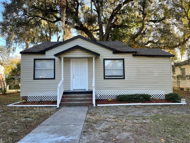 property at 2524 hiland st