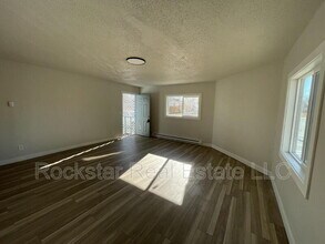 1003 E Illinois Ave in Spokane, WA - Building Photo - Building Photo