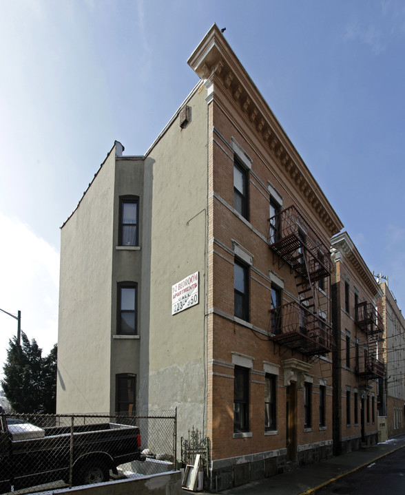 513 9th St in Union City, NJ - Foto de edificio