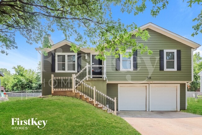 property at 909 Minnie Ave