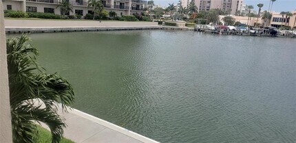 7420 Bay Island Dr S in South Pasadena, FL - Building Photo - Building Photo