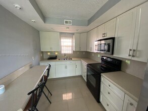 8897 Fontainebleau Blvd in Miami, FL - Building Photo - Building Photo