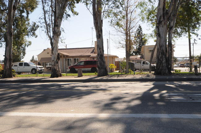 15515 Randall Ave in Fontana, CA - Building Photo - Building Photo