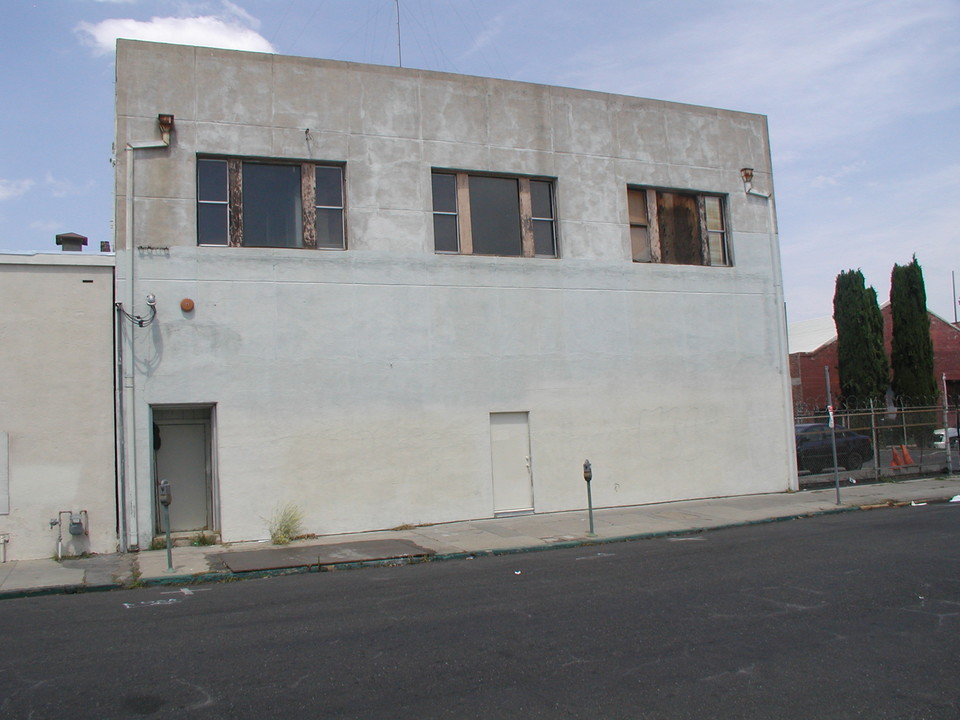 119 E Lindsay St in Stockton, CA - Foto de edificio