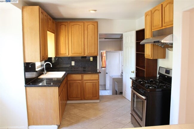 15884 Connolly Ave in San Lorenzo, CA - Building Photo - Building Photo