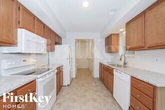 14128 S Summertree Ln in Olathe, KS - Building Photo - Building Photo