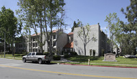 Tustin Gardens Apartments in Tustin, CA - Foto de edificio - Building Photo