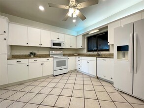 9040 SW 62nd Terrace in Miami, FL - Building Photo - Building Photo