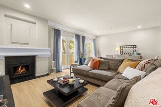 12011 Goshen Ave in Los Angeles, CA - Building Photo - Building Photo