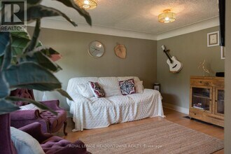 5853 McLeod Rd in Niagara Falls, ON - Building Photo - Building Photo