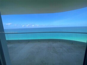 16047 Collins Ave, Unit 3002 in Sunny Isles Beach, FL - Building Photo - Building Photo