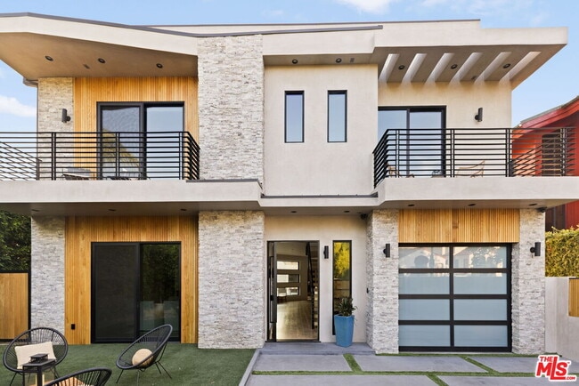 425 N Alfred St in Los Angeles, CA - Building Photo - Building Photo