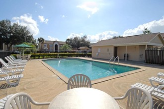 Spring Garden Apartments in DeLand, FL - Foto de edificio - Building Photo