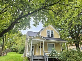 1201 Douglas Ave in Kalamazoo, MI - Building Photo