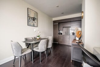 4841 Yonge St in Toronto, ON - Building Photo - Building Photo