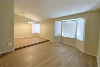 4921 Evergreen Glen Dr in Las Vegas, NV - Building Photo - Building Photo