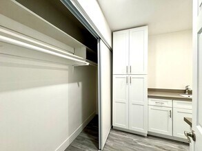 932 Westmoreland Ave-Unit -201 in Los Angeles, CA - Building Photo - Building Photo