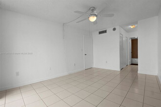 1300 NE Miami Gardens Dr in North Miami Beach, FL - Building Photo - Building Photo