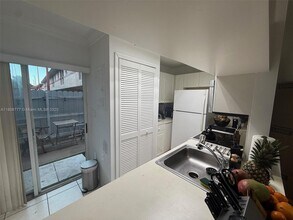 980 NW 78th Ave in Miami, FL - Building Photo - Building Photo