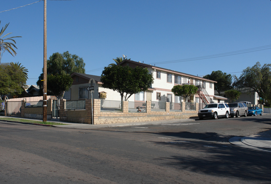 200 E Park Ave in San Diego, CA - Building Photo