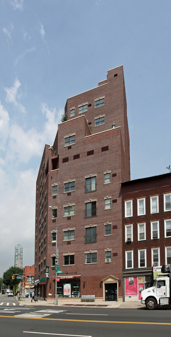 12-01-12-03 Jackson Ave in Long Island City, NY - Foto de edificio - Building Photo