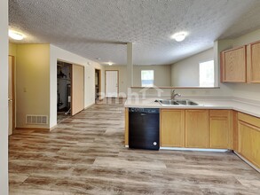 5406 Englecrest Dr in Canal Winchester, OH - Building Photo - Building Photo