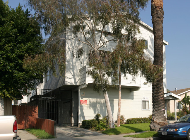 3315 E 15th St in Long Beach, CA - Building Photo - Building Photo