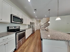 205 Lindridge Dr in Lilburn, GA - Building Photo - Building Photo