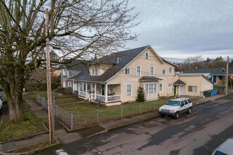 1833 C St in Washougal, WA - Foto de edificio - Building Photo