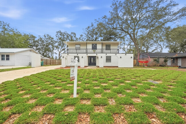 120 Dyer St in Niceville, FL - Building Photo - Building Photo