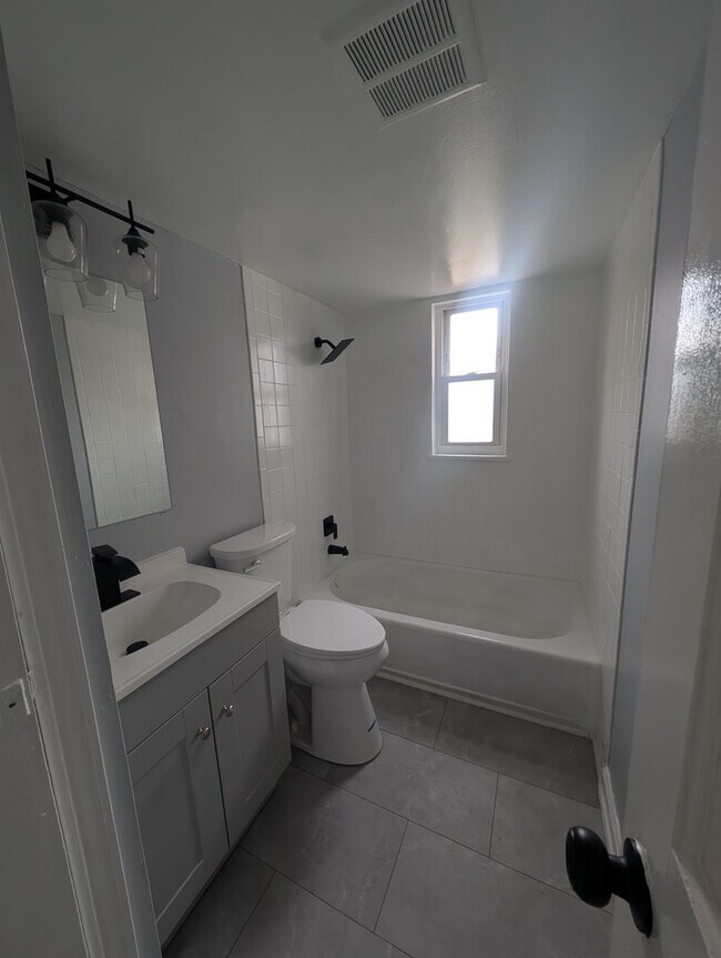 20101 Crystal Ave in Euclid, OH - Building Photo - Building Photo