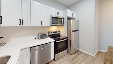 2407 Jefferson St in Baltimore, MD - Foto de edificio - Building Photo