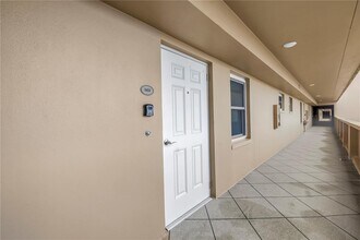 5200 Brittany Dr S in St. Petersburg, FL - Building Photo - Building Photo