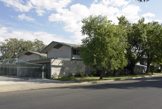 Aspen Gardens in Fresno, CA - Building Photo - Building Photo