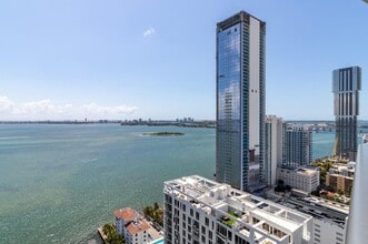 460 NE 28th St, Unit 3105 in Miami, FL - Building Photo - Building Photo