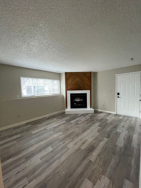 435 W Van Buren St in Colorado Springs, CO - Building Photo