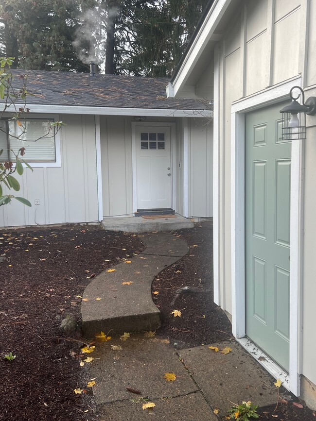 10172 SW Crystal St in Beaverton, OR - Building Photo - Building Photo