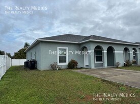 548 Albatross Dr in Poinciana, FL - Building Photo