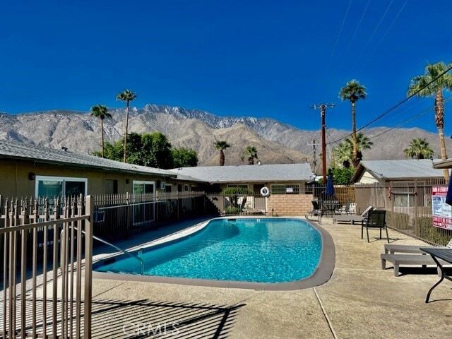 686 E Cottonwood Rd, Unit 7 in Palm Springs, CA - Building Photo - Building Photo