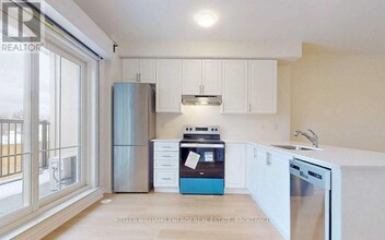 470-470 Beresford Path in Oshawa, ON - Building Photo - Building Photo